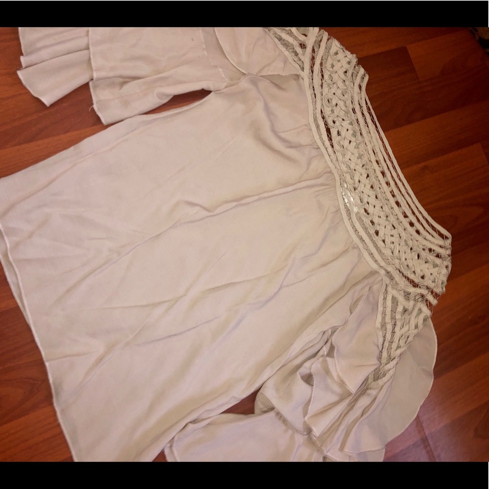 A ruffle sleeve shirt